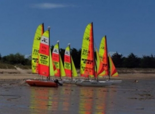 Catamarans sur la plage